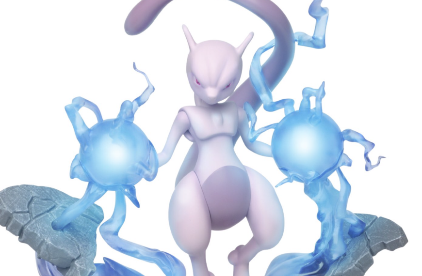 First look at Wicked Cool Toys’ 13” Mewtwo figure