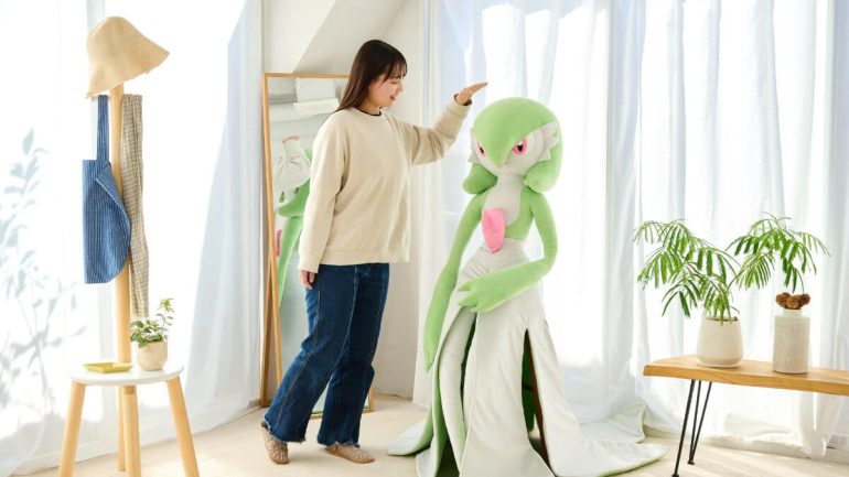 A “life-size” Gardevoir plushie has been announced for Japan
